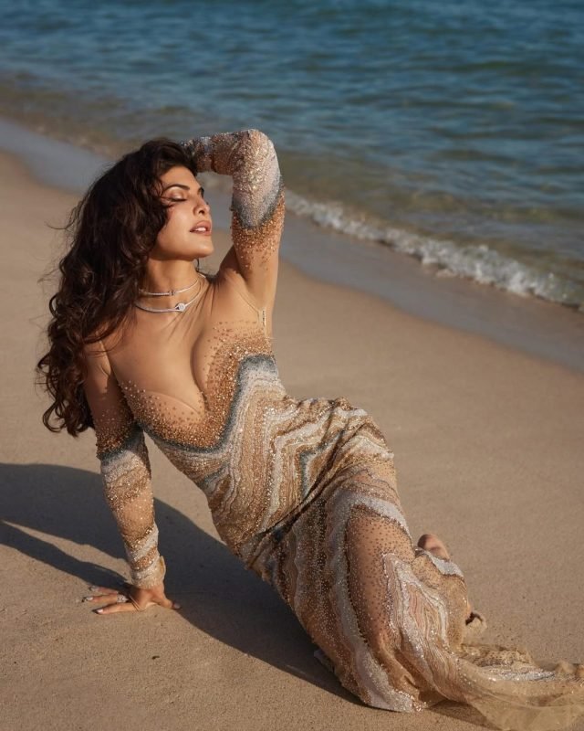 Elegance touched by ocean breeze 🌊