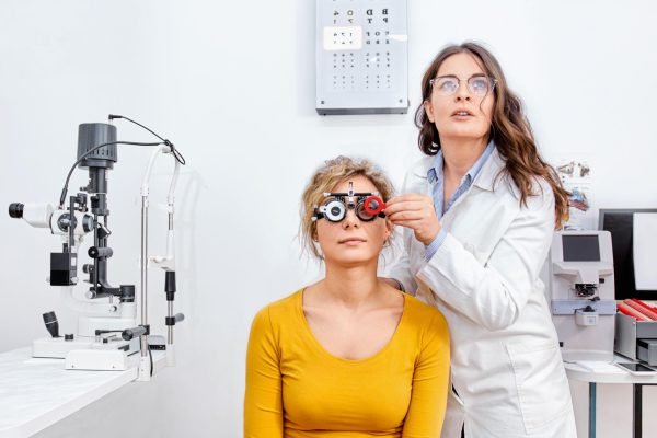 Senior Eye Doctor Explains 6 Common Causes of Frequent Eye Irritation Beyond Excessive Screen Time