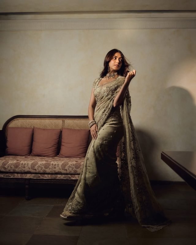 Draped in elegance and grace 🌙