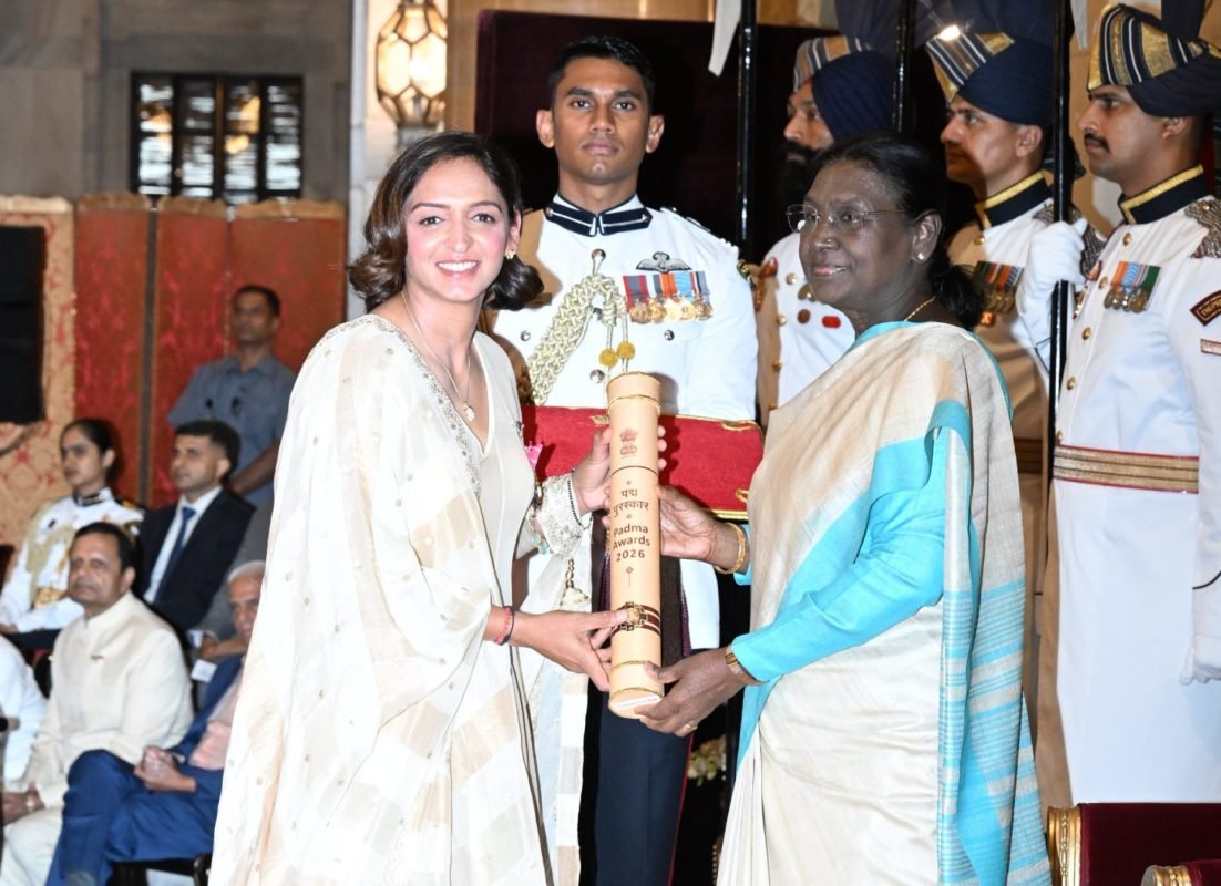 President Droupadi Murmu Confers Padma Shri on Harmanpreet Kaur for Outstanding Contribution to Indian Cricket