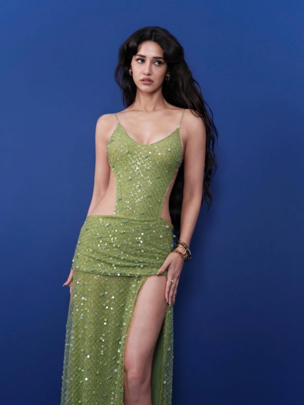 Bold fashion, timeless beauty. 💚