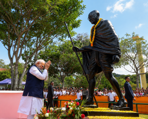 PM Modi Pays Tribute to Mahatma Gandhi at Seychelles Peace Park