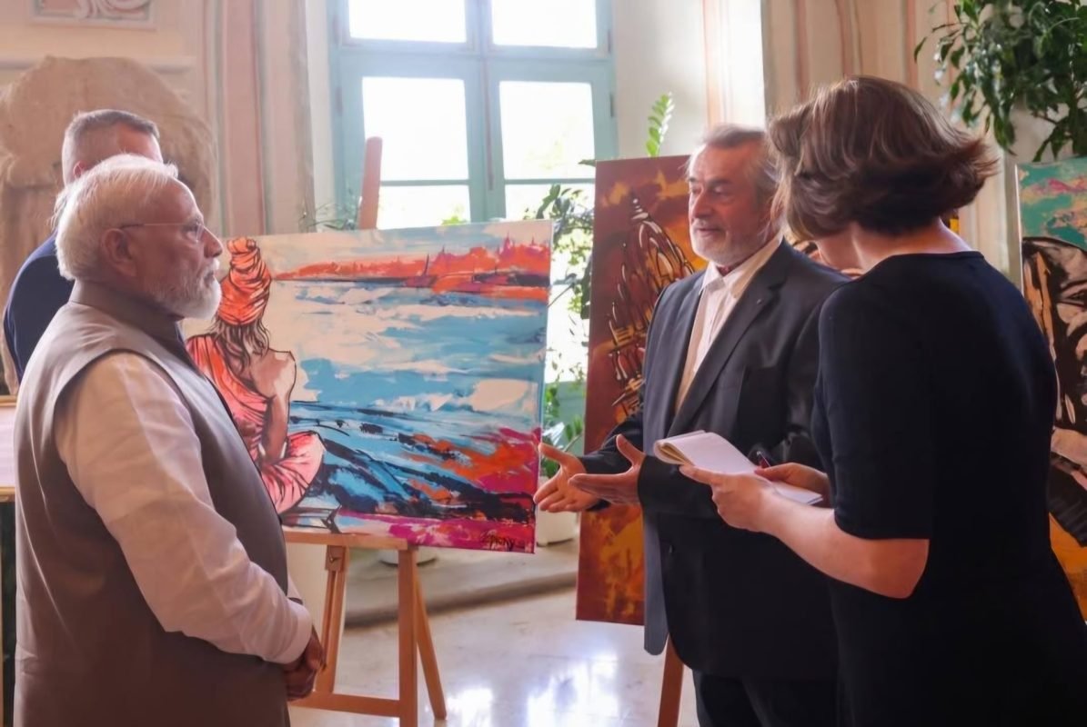 PM Modi and Slovak President Peter Pellegrini Visit Varanasi-Themed Art Exhibition in Bratislava