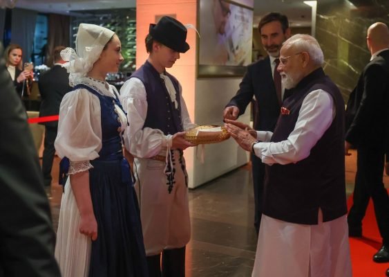 PM Modi Praises Slovakia’s Cultural Heritage After Traditional Bread-and-Salt Welcome in Bratislava