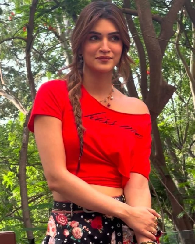 A smile that makes every moment brighter. ❤️🌸