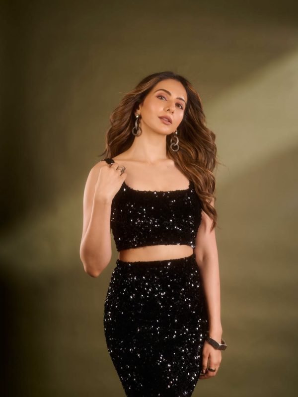 Confidence and charm. 🖤