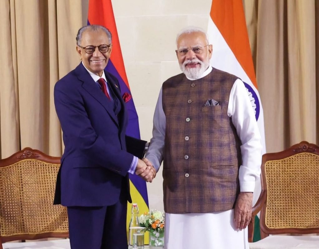 PM Modi Meets Mauritius PM in Seychelles