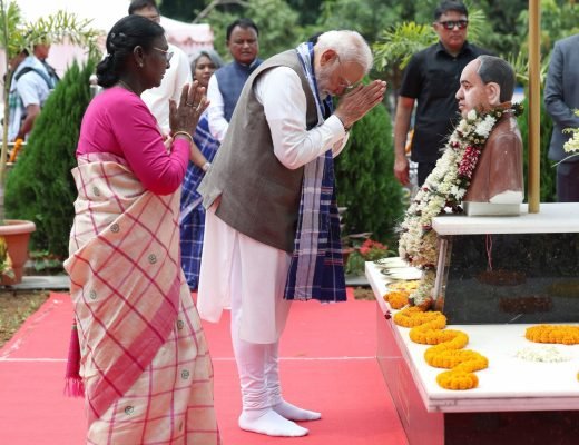 PM Modi Pays Tribute at Murmu Family Memorial in Pahadpur