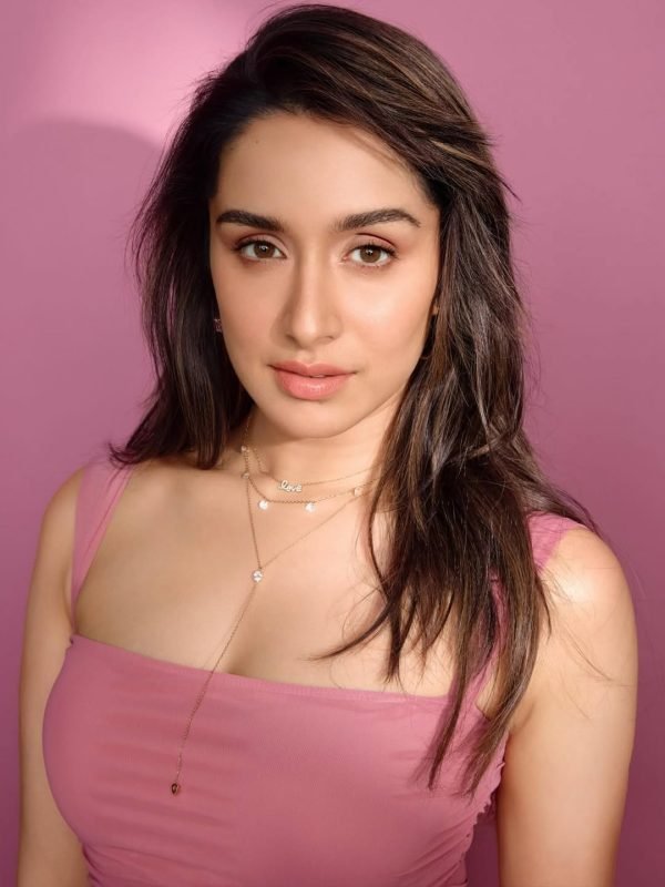 Pretty in pink and glowing with grace🌸