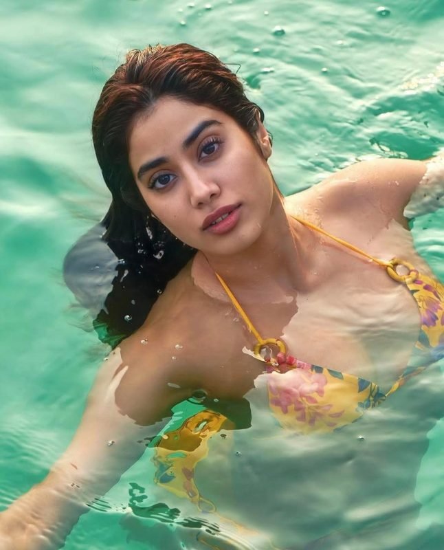 Janhvi Vibes 🌴