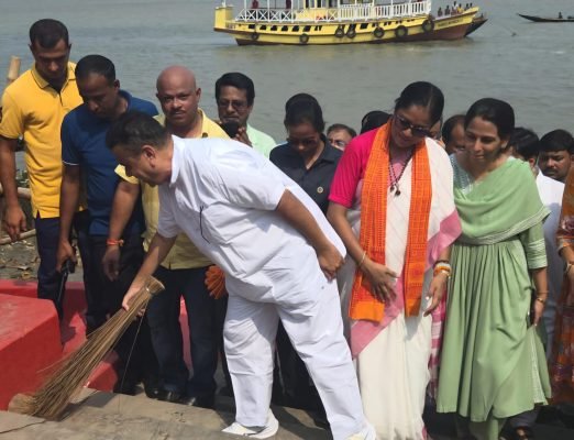 West Bengal CM Suvendu Adhikari Participates in 'Swachhata Se Swagat' Cleanliness Drive at Bagbazar