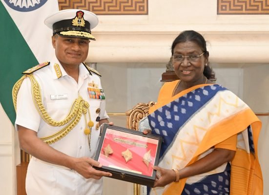 Naval Chief Admiral Krishna Swaminathan Meets President Droupadi Murmu at Rashtrapati Bhavan