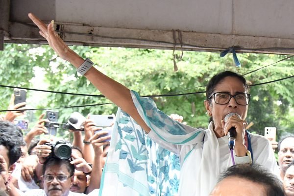 Mamata Banerjee Heads to Delhi for INDIA Bloc Meeting Amid TMC Split Speculation