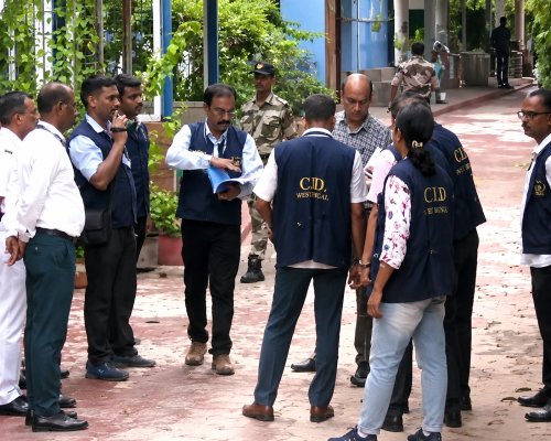 CID enters Mamata Banerjee's residence in 'forged signature' probe