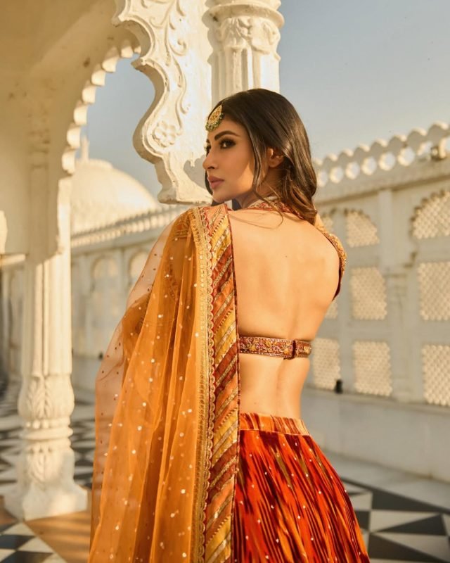 Royal elegance with a golden glow ✨
