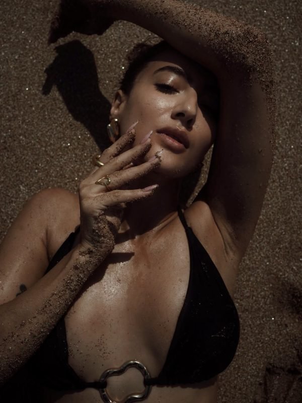 Sun-kissed, sand-kissed, effortlessly stunning. ✨🏖️
