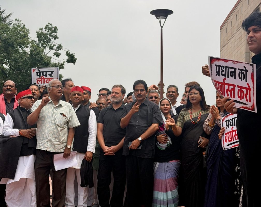 INDIA Bloc MPs Wear Black in Parliament