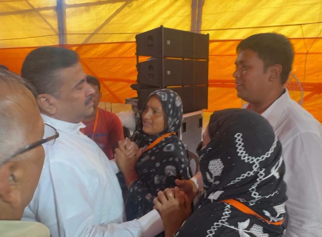 Murshidabad Rail Tragedy: CM Suvendu Adhikari Meets Victims' Families, Announces ₹5 Lakh Compensation