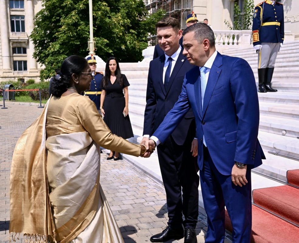 President Droupadi Murmu meets Romanian parliamentary leaders and members of the India-Romania Parliamentary Friendship Group at the Parliament Palace in Bucharest.