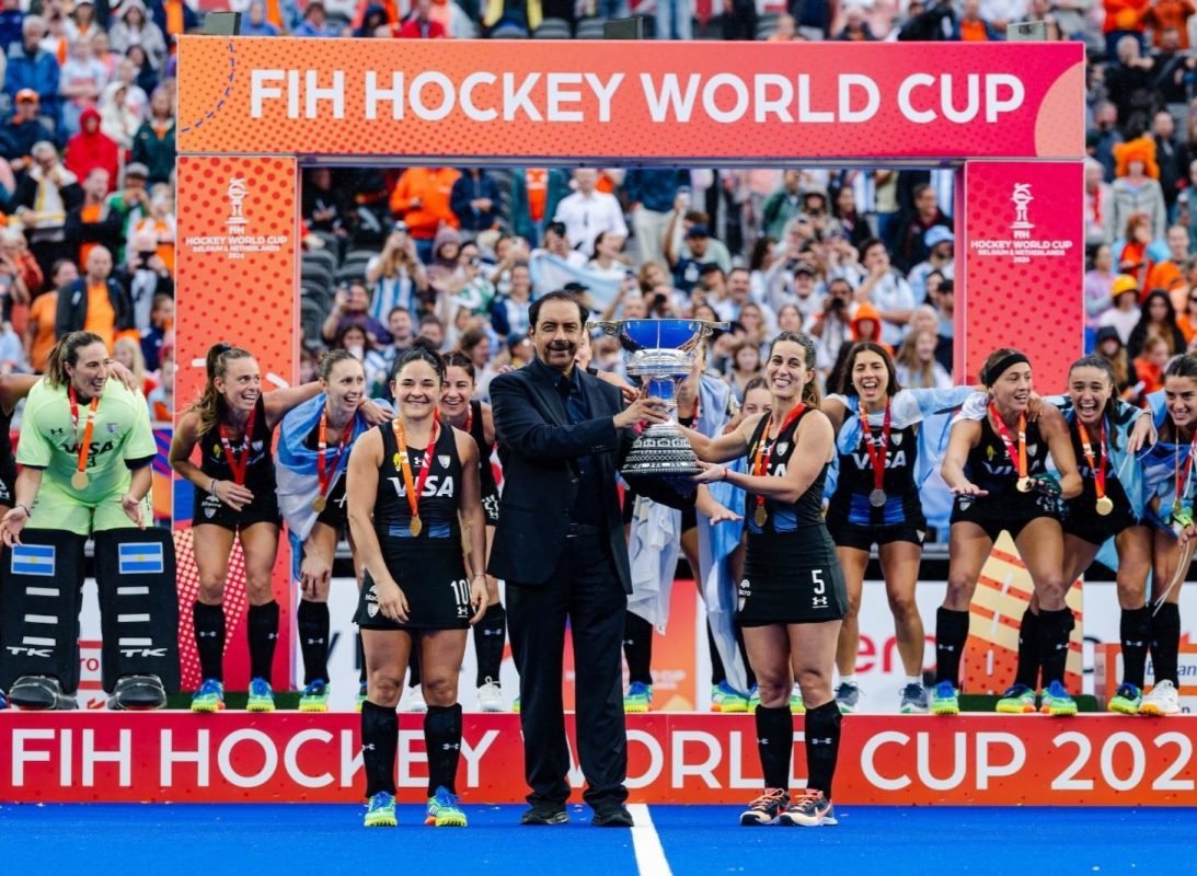 Argentina’s Las Leonas celebrate winning the 2026 FIH Women’s Hockey World Cup after defeating the Netherlands in a penalty shootout.