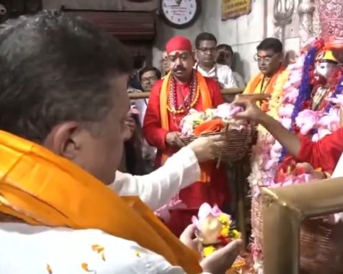 Suvendu Adhikari Tarapith Temple Visit: CM Offers Prayers at Tarapith
