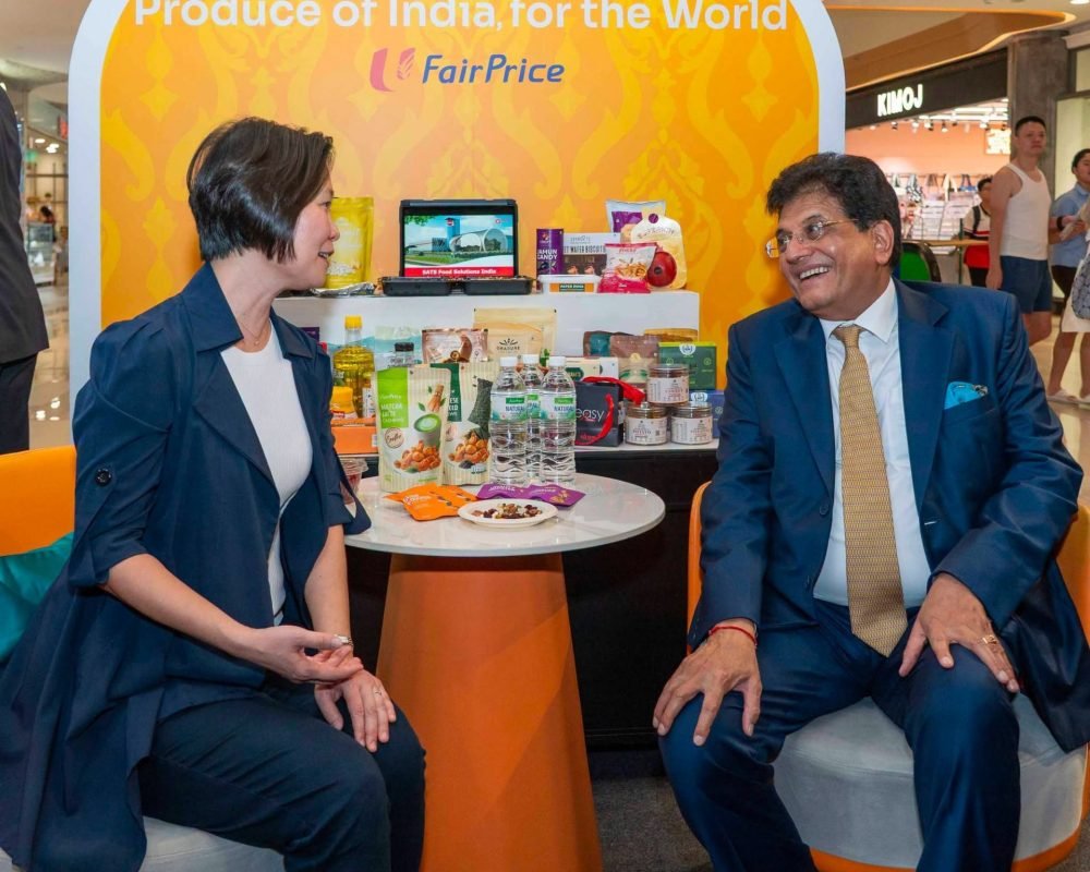 Piyush Goyal with Singapore officials at the APEDA-FairPrice promotion showcasing Indian agricultural and processed food products.