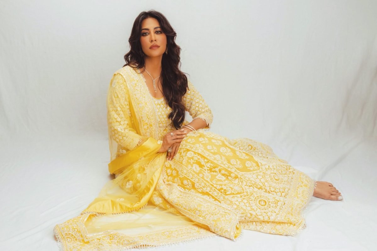 Pure desi elegance. 💛