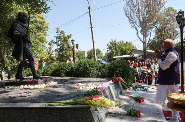 PM Modi Pays Tribute to Mahatma Gandhi in Bishkek