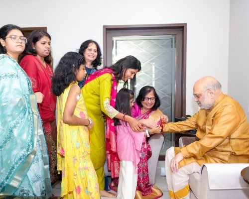 Amit Shah Celebrates Raksha Bandhan With Type-1 Diabetes Children in Ahmedabad