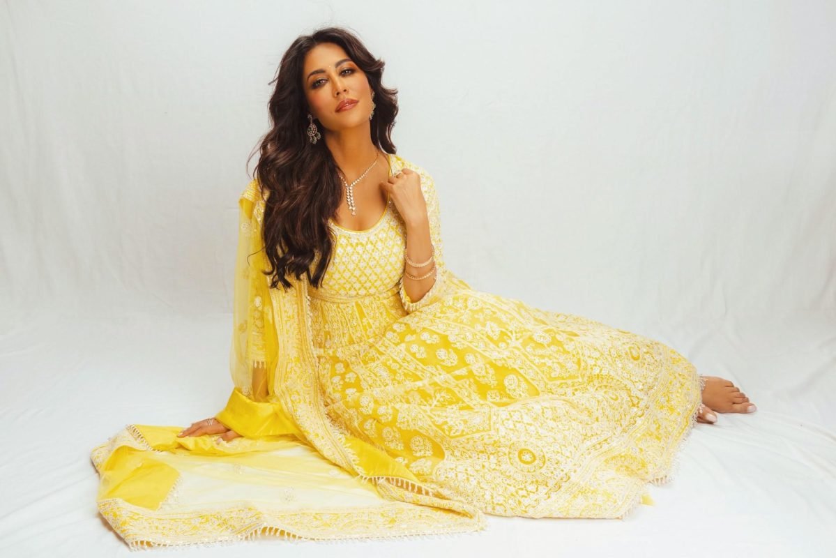 Yellow, graceful, and radiant. ✨