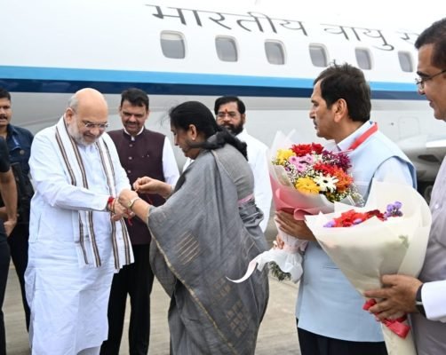 Amit Shah Welcomed in Mumbai on Raksha Bandhan; Sunetra Pawar Ties Rakhi