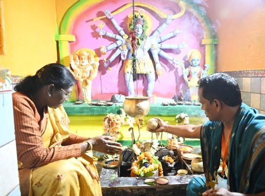 President Murmu Offers Prayers at Maa Kandhuni Devi Temple in Odisha