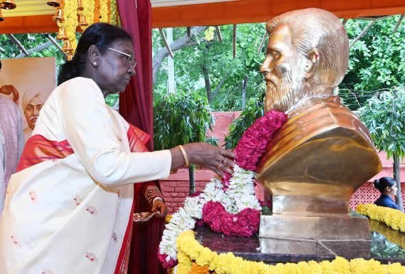 President Droupadi Murmu Unveils Utkalmani Gopabandhu Das Statue in New Delhi