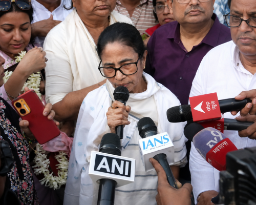 Mamata Pays Tribute to Netaji, Condemns BJP Remarks