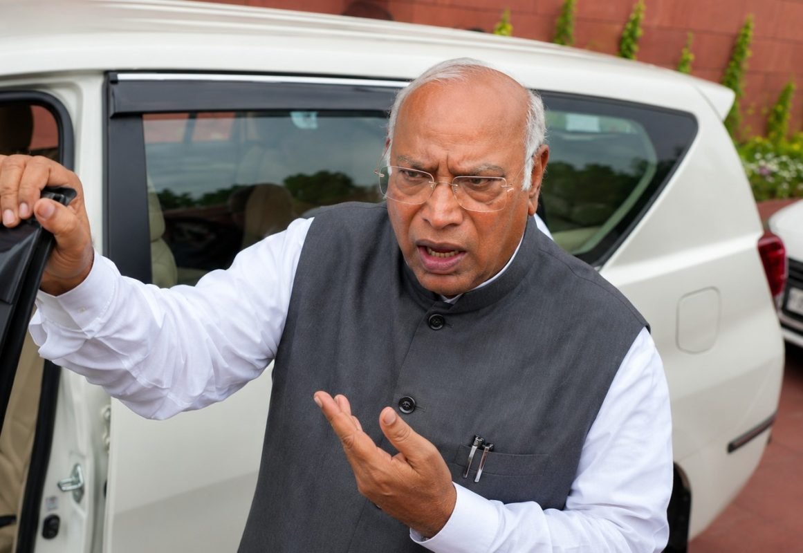 Kharge Demands PM Modi Reply