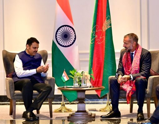 Fadnavis Meets Prince Rahim Aga Khan in Mumbai