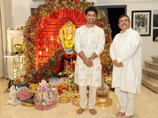 Suvendu Adhikari Joins Ganesh Puja at Actor-Politician Dev’s Residence in Kolkata