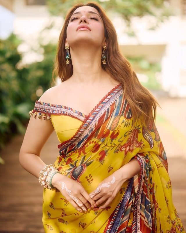 Elegance that speaks without words 💫💛