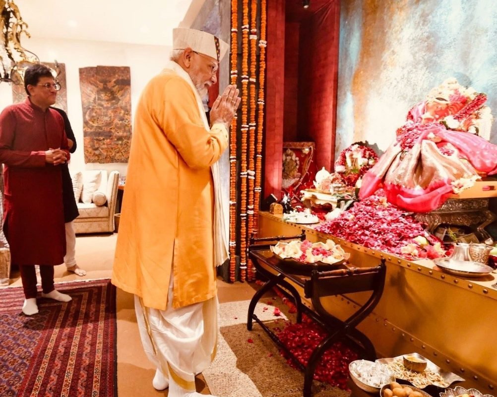 Modi Ganpati Darshan at Piyush Goyal’s Residence in Mumbai