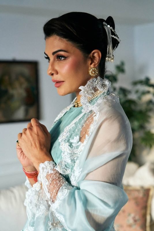 Soft hues, timeless elegance 🤍