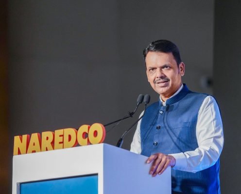 Fadnavis Sets 10-Year Target to Make Mumbai Slum-Free