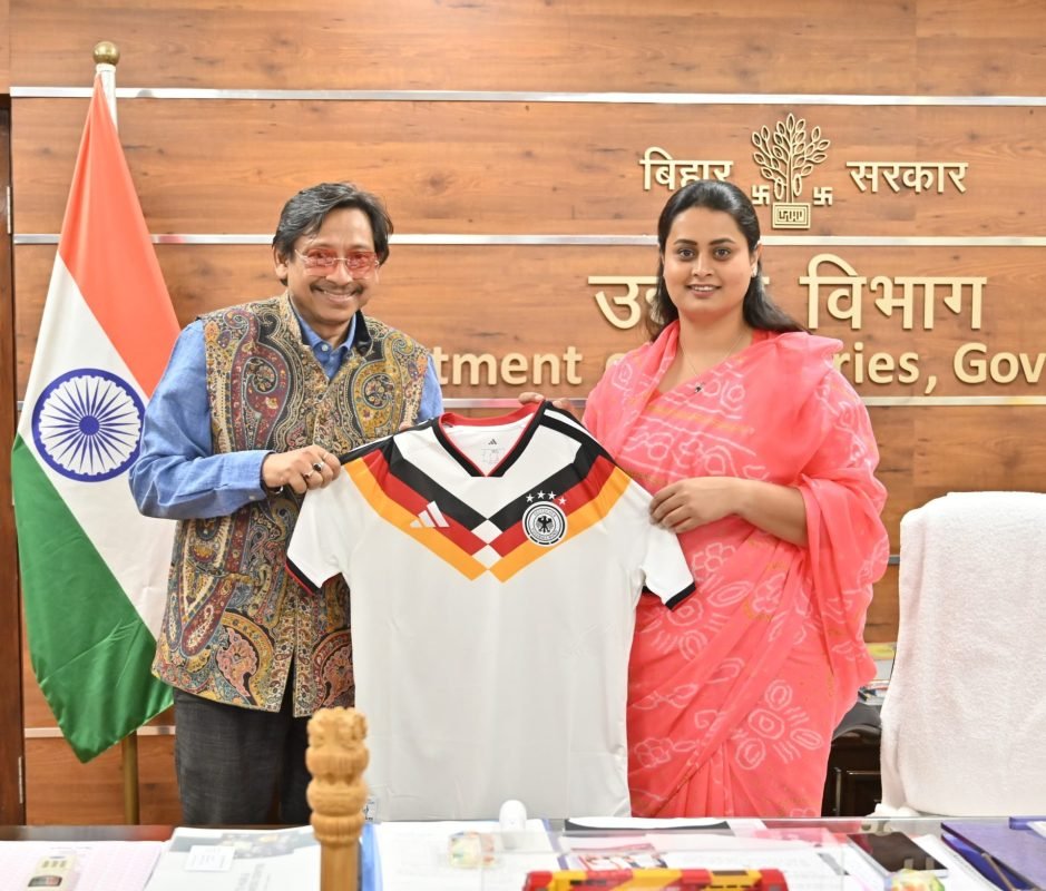 Kaushik Moulik presents Germany National Team jersey to Bihar Sports Minister Shreyasi Singh