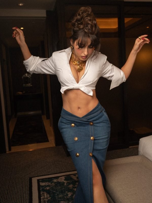 Effortlessly stylish, undeniably captivating.