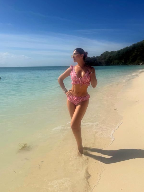 Summer looks better by the sea 🏖️☀️
