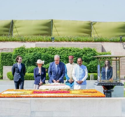 Swiss President Guy Parmelin Pays Tribute to Mahatma Gandhi at Rajghat