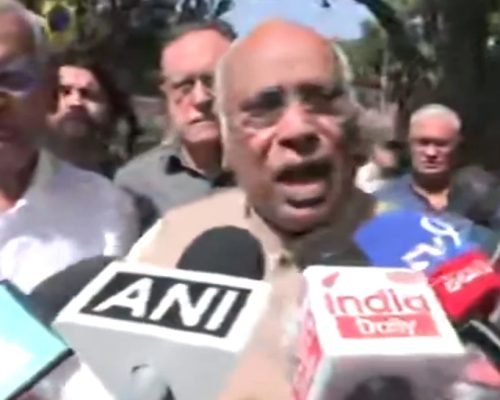 Mallikarjun Kharge on Election Commission: Congress Chief Warns of Dictatorship