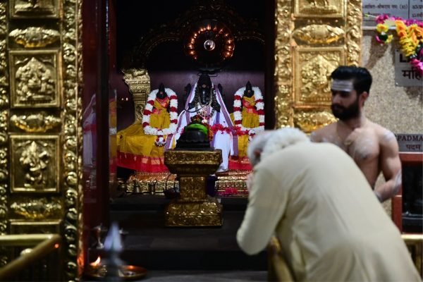 PM Modi Offers Prayers at Shri Vinayak Temple in New Delhi
