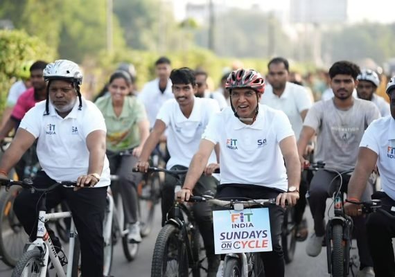 Mansukh Mandaviya Leads Youth in Fitness Drive and Anti-Drug Campaign