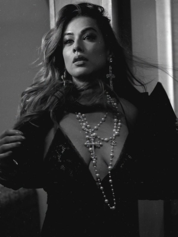 Too bold to blend in. 🖤⭐