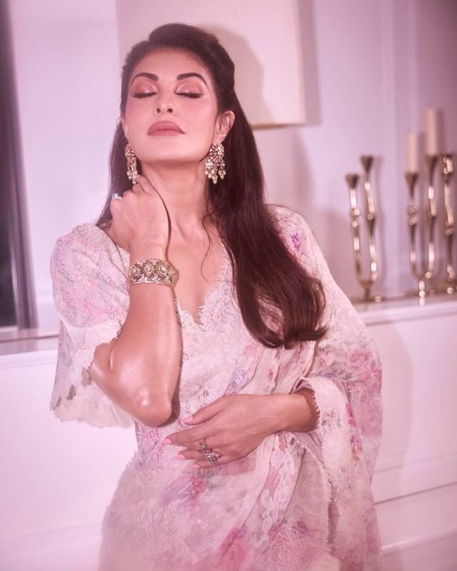Serving elegance with a touch of glamour. ✨